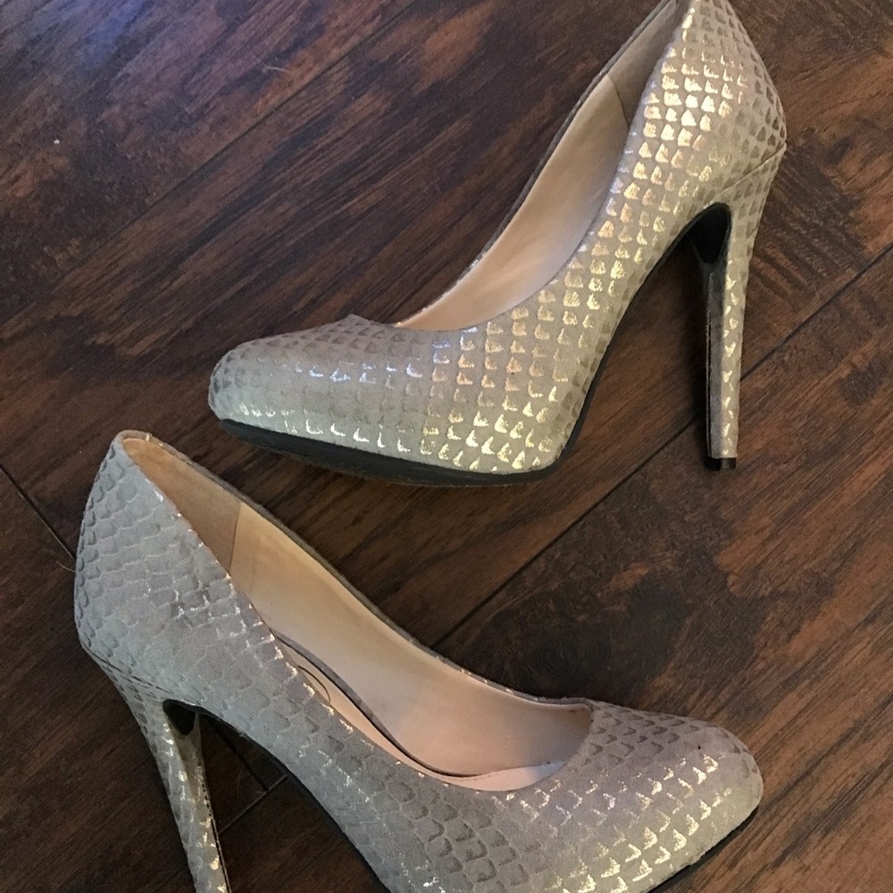 Jessica Simpson Heels - Picture 2 of 4